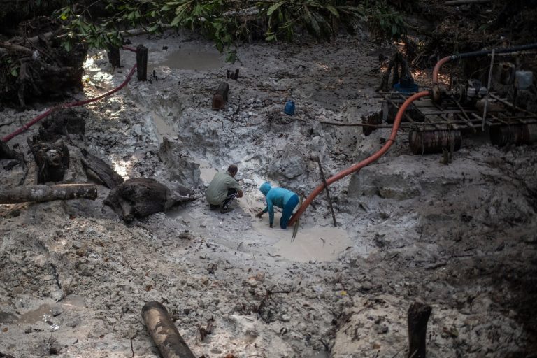 Relatório denuncia a ação violenta das mineradoras no Brasil