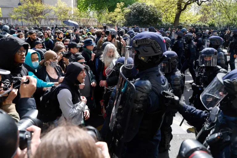 Na França, manifestantes voltam a se revoltar contra Reforma da Previdência