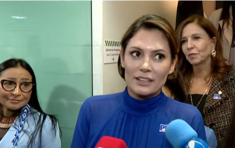 Michelle Bolsonaro confessa ter recebido joias sauditas