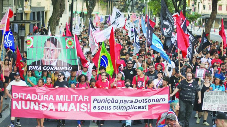 Atos em repúdio ao golpe de 1964 e pela punição de Bolsonaro marcam o 1º de abril