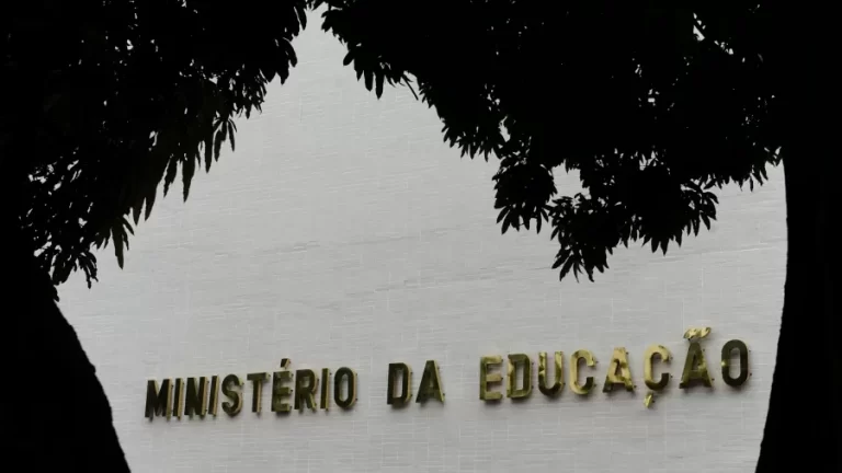 Governo federal descumpre promessa e bloqueia R$332 milhões da Educação