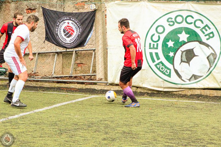 Liga de Futebol Antifascista une futebol e luta social em Curitiba