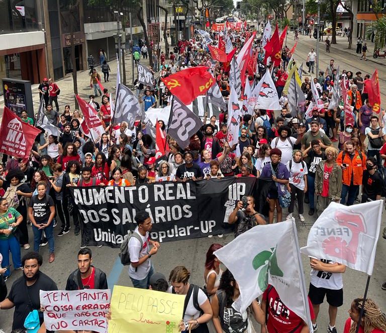 Trabalhadores saem às ruas do Rio de Janeiro em defesa da Petrobras e dos serviços públicos