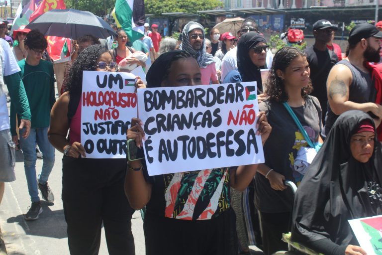 Manifestantes no Recife participam de Ato Mundial pelo fim do genocídio do povo palestino
