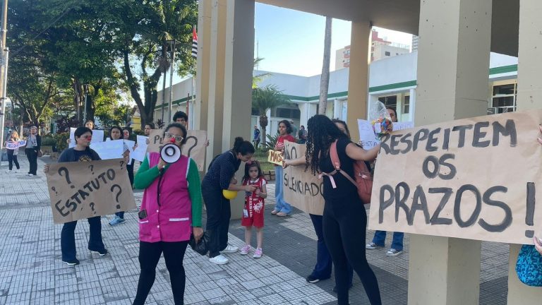 Servidoras de creches de Osasco protestam por Estatuto e direitos trabalhistas