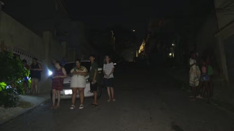 Apagões deixam moradores do Rio sem luz por vários dias