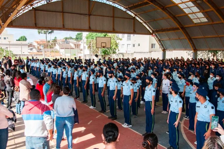 Governo fascista do Paraná quer precarizar ensino público com militarização de escolas