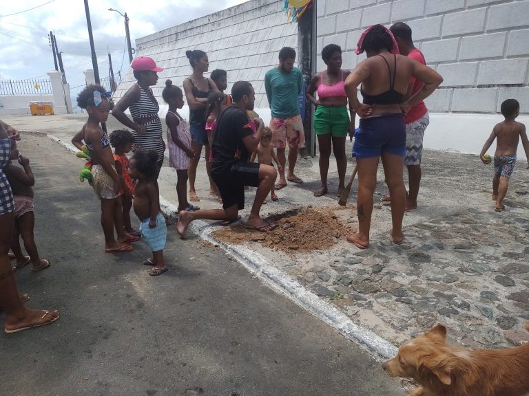 Comunidade no centro de Salvador sofre com falta d’água há mais de uma semana