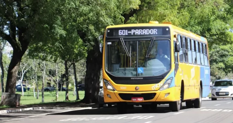 Tarifa de ônibus aumenta em Londrina e população exige revogação