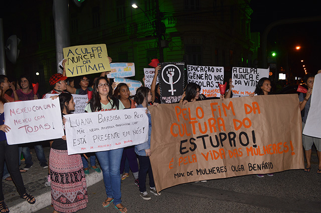 Aprovação do Estatuto do Nascituro é crime contra as mulheres brasileiras