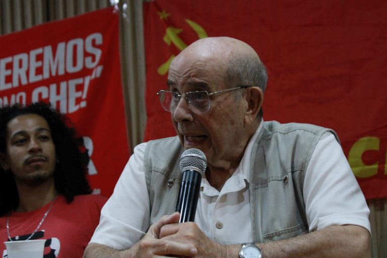 Lançamento do livro “O Ministro Che Guevara” reúne centenas de pessoas no Rio de Janeiro