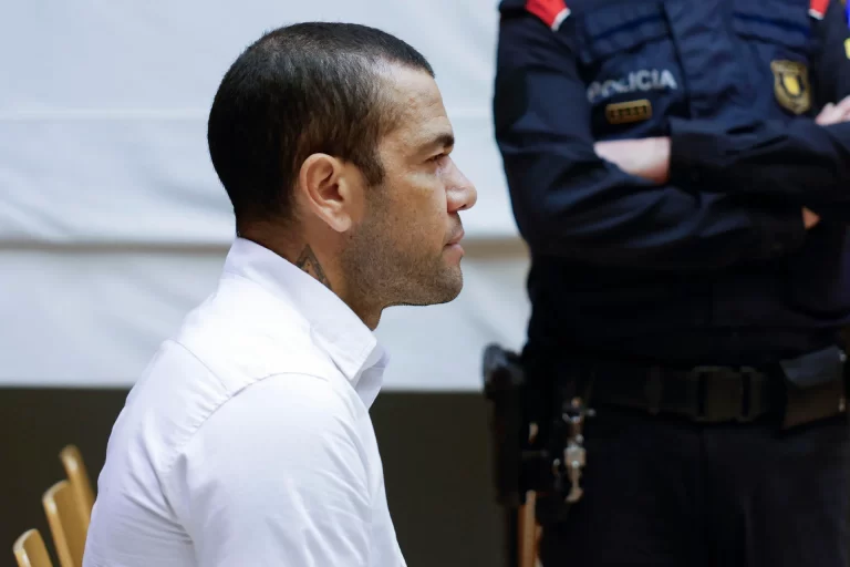 Justiça espanhola pode libertar Daniel Alves por 1 milhão de euros após condenação por estupro
