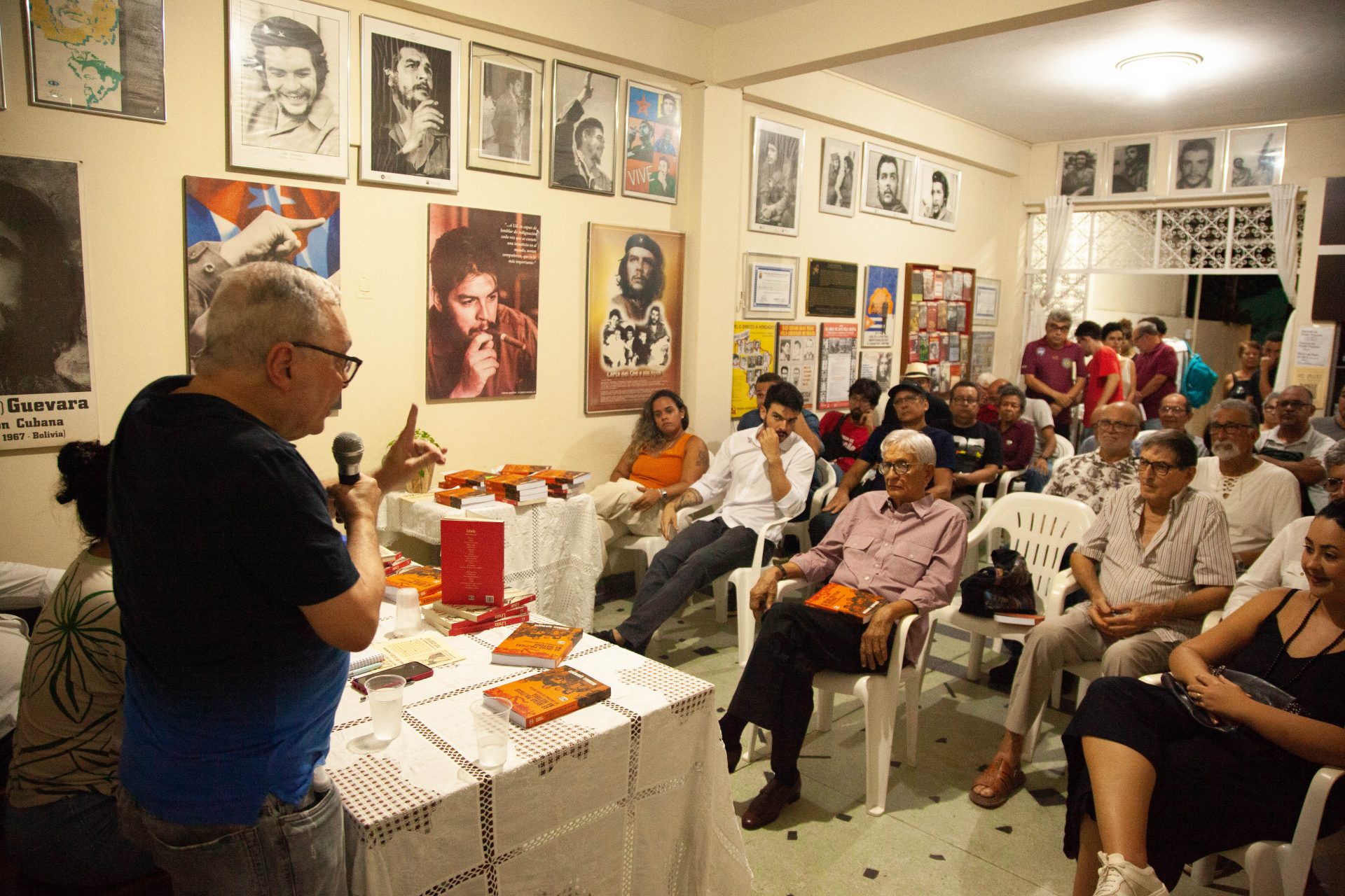 Lançamento do livro As Ideias Políticas na História no Centro Cultural Manoel Lisboa, em Recife.