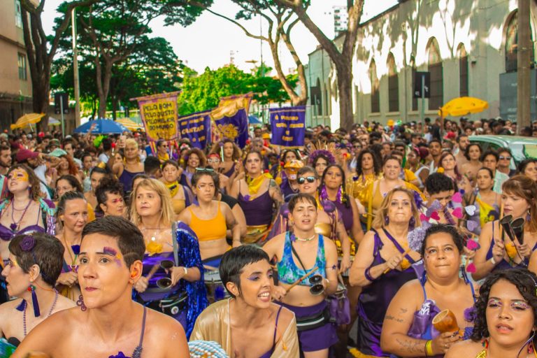 Carnaval de luta: ClandesTinas desfila em BH