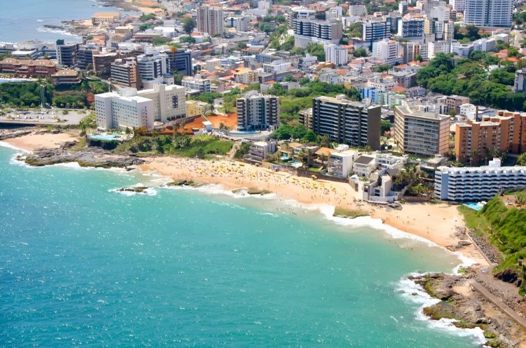 Especulação imobiliária poderá jogar Praia do Buracão às sombras
