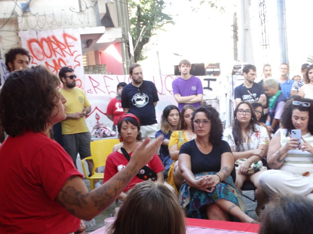 Mulheres da ocupação Maria Lúcia Petit Vive lutam contra a violência sexual e o fascismo em Campinas. Foto: Reprodução