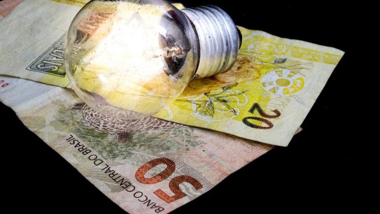 Contratos de energia impõem tarifas exorbitantes aos brasileiros