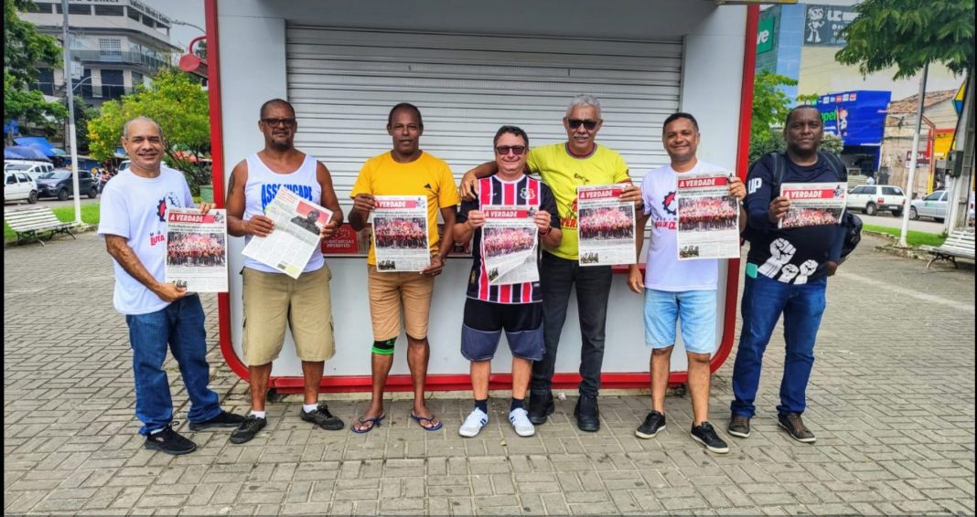 Brigada do jornal A Verdade no centro de Carpina, em Pernambuco.
