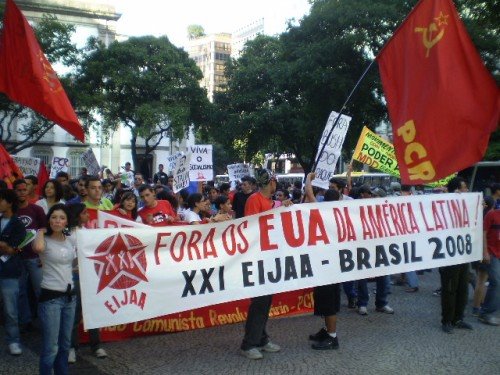 Delegação brasileira no 21º EIJAA, há 16 anos, já convocava luta pelo fim das guerras imperialistas. Foto: Acervo Rebele-se na UNE