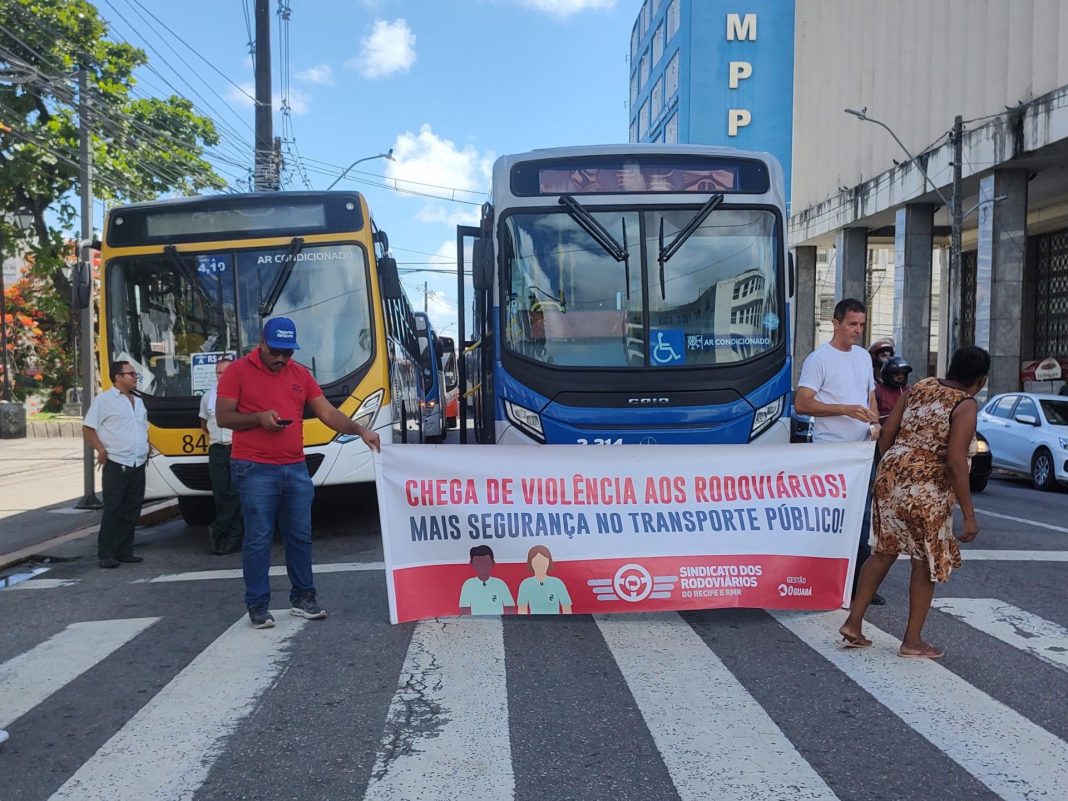 Greve dos Rodoviários Recife. PARALISAÇÃO. Chega de violência aos rodoviários! Mais segurança no transporte público. Foto: JAV/PE