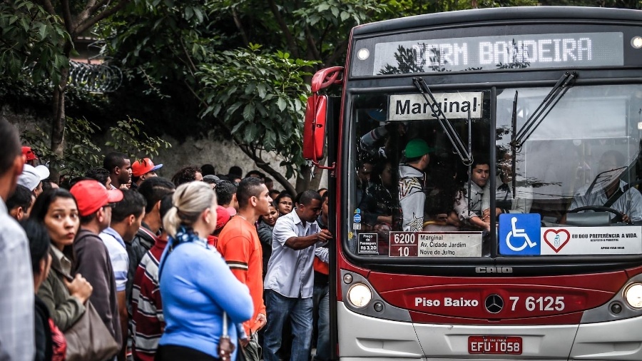 UP defende estatização e gratuidade no transporte coletivo. SEMPRE LOTADO. Esse é o dia a dia do povo trabalhador. Na foto, terminal no ABC (SP). Foto: Lucas Barbosa (JAV/SP)