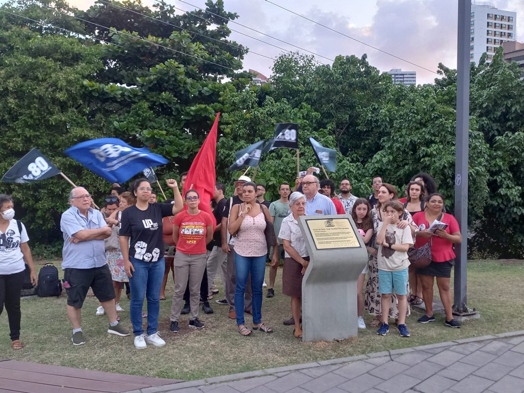 Luta por justiça continua após 60 anos do golpe. Ato público na Ponte Cândido Pinto, em Recife. Foto: JAV