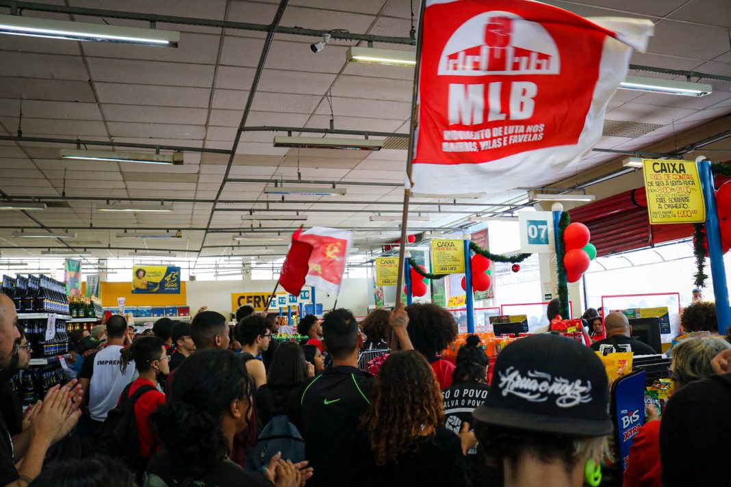 Grandes redes de supermercado lucram bilhões com a fome no Brasil. Foto: MLB