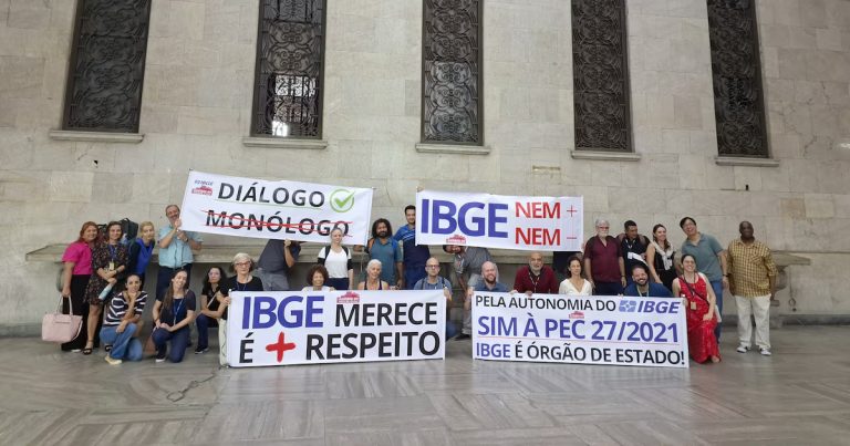 Servidores do órgão promoveram protesto para reforçar que não aceitarão o "IBGE Paralelo". Foto: Daniela Amorim