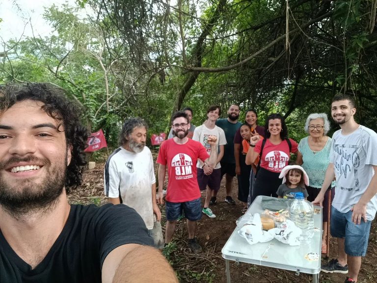 Hortas comunitárias e o trabalho coletivo nos bairros