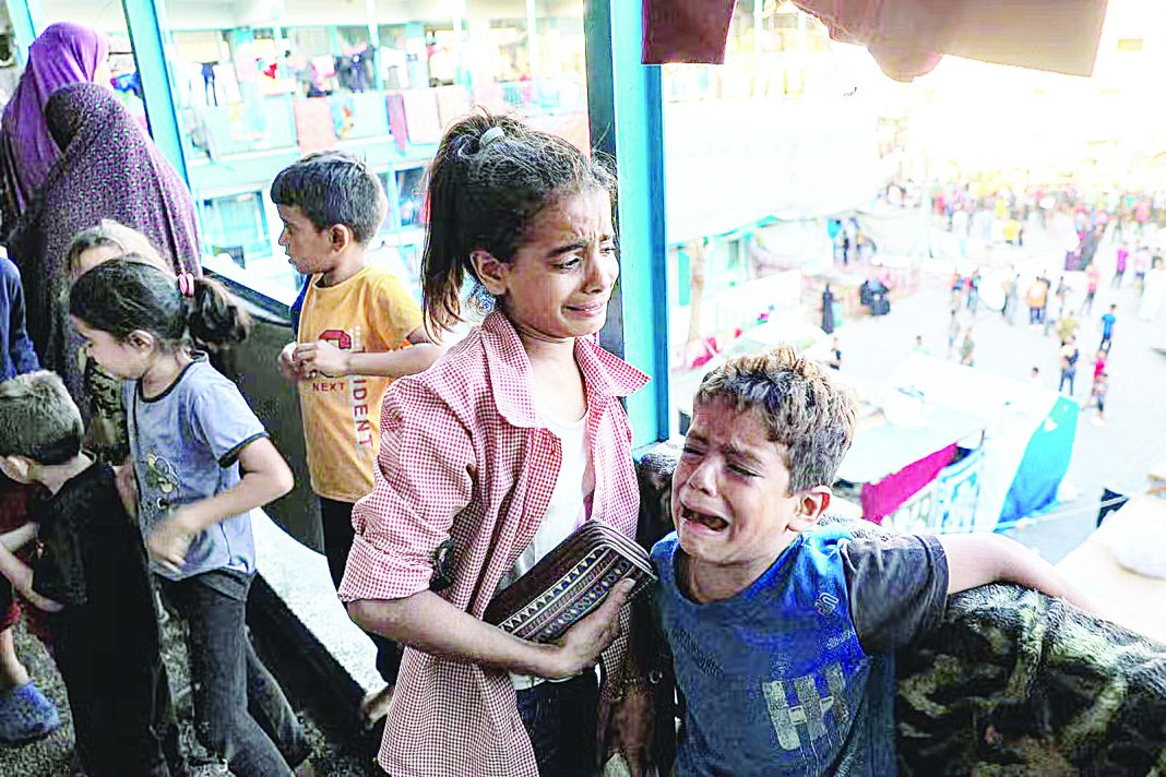 Crianças num abrigo para famílias atacadas por Israel no Líbano. Foto: ATS