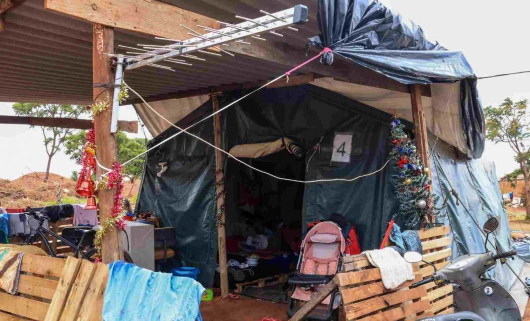 moradias improvisadas CASA? Milhares de brasileiros não têm um lar de verdade. Foto: ATS