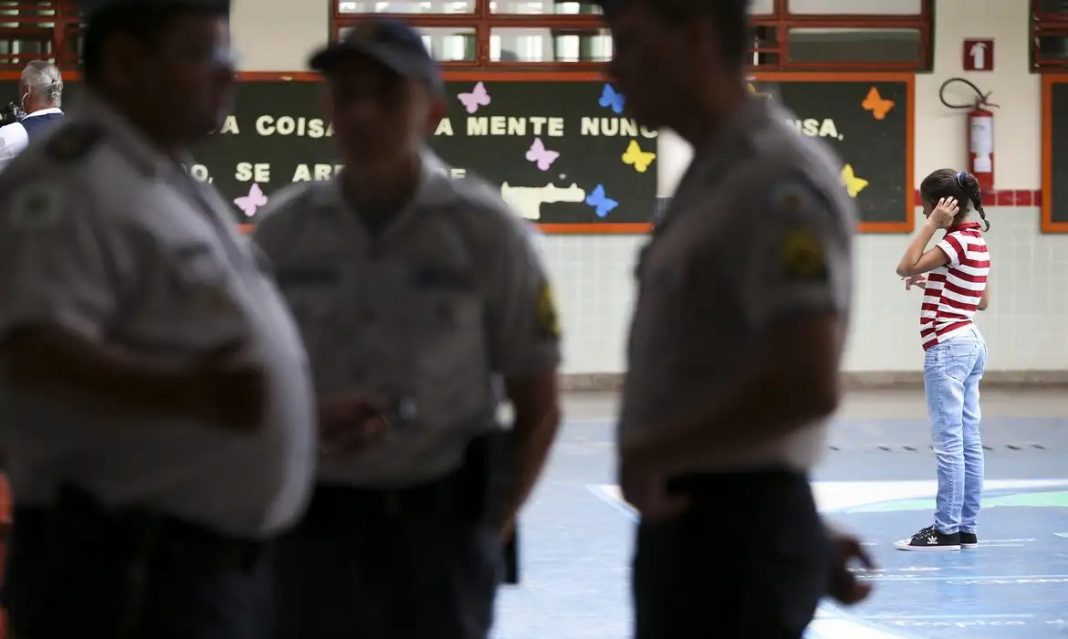 Escolas cívico-militares são rejeitadas pela juventude de estados como Distrito Federal e São Paulo. Foto: Marcelo Camargo/Agência Brasil