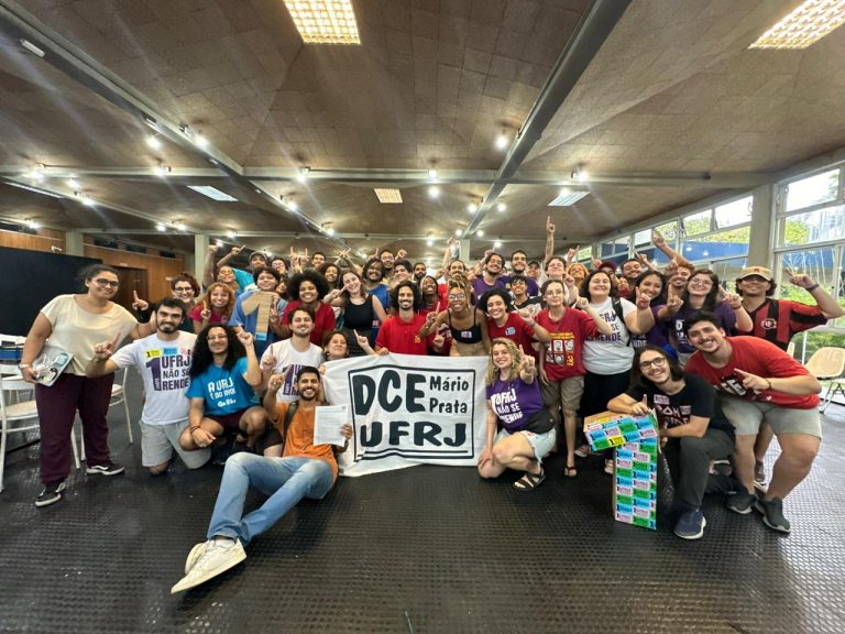 Movimento Correnteza reafirma compromisso com a luta e vence eleições do DCE da UFRJ