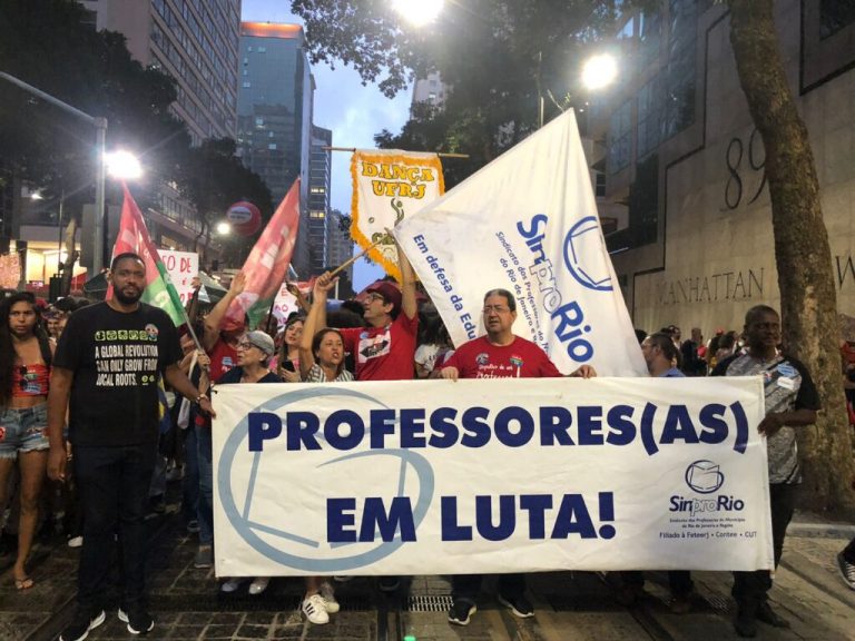 Professores da rede privada do Rio de Janeiro sofrem com exploração e salário de miséria