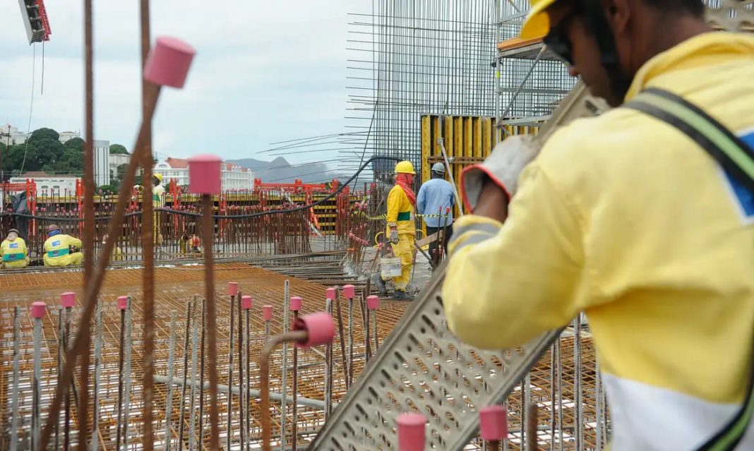 Jornada de trabalho está no centro do embate entre operários e capitalistas. Foto: Tânia Rêgo/Agência Brasil