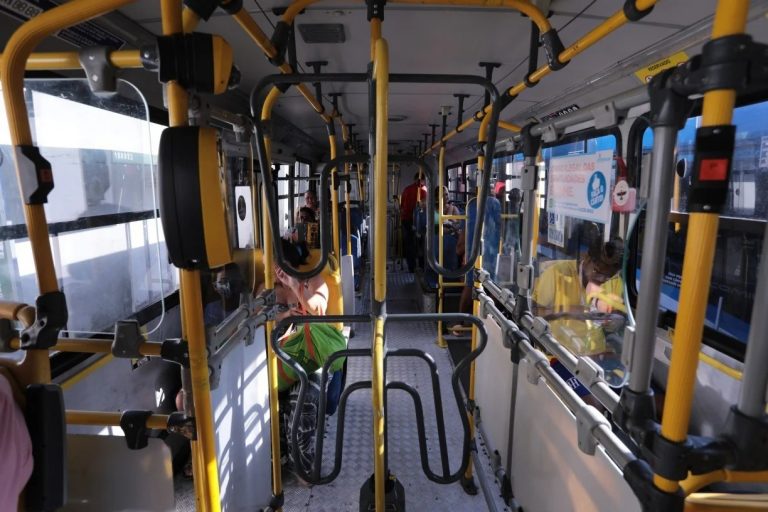 Aumento passagem Recife. Ônibus do Grande Recife continuam sem ar-condicionado e sucateados. Foto: Geraldo Seabra