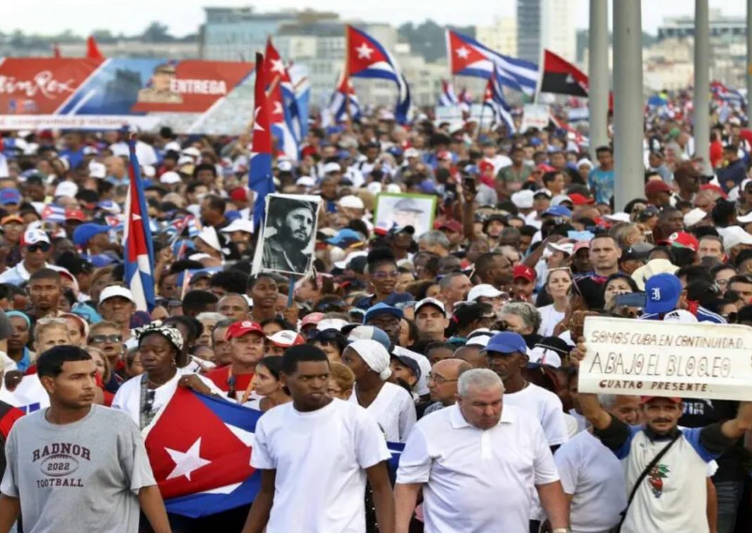 Marcha do Povo Combatente. Ao longo do Malecón, a marcha dos combatentes reuniu mais de 500 mil pessoas contra as políticas fascistas dos Estados Unidos. Foto: Presidência de Cuba