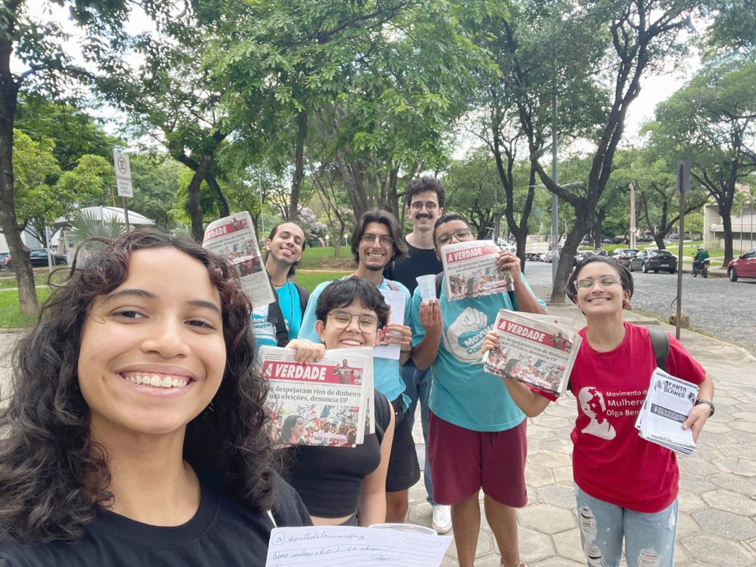 A Verdade 25 anos. Brigadistas na eleição do DCE-UFMG. Foto: JAV/MG