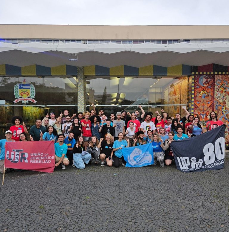 Movimento Correnteza e estudantes vencem eleições do DCE da UFSC