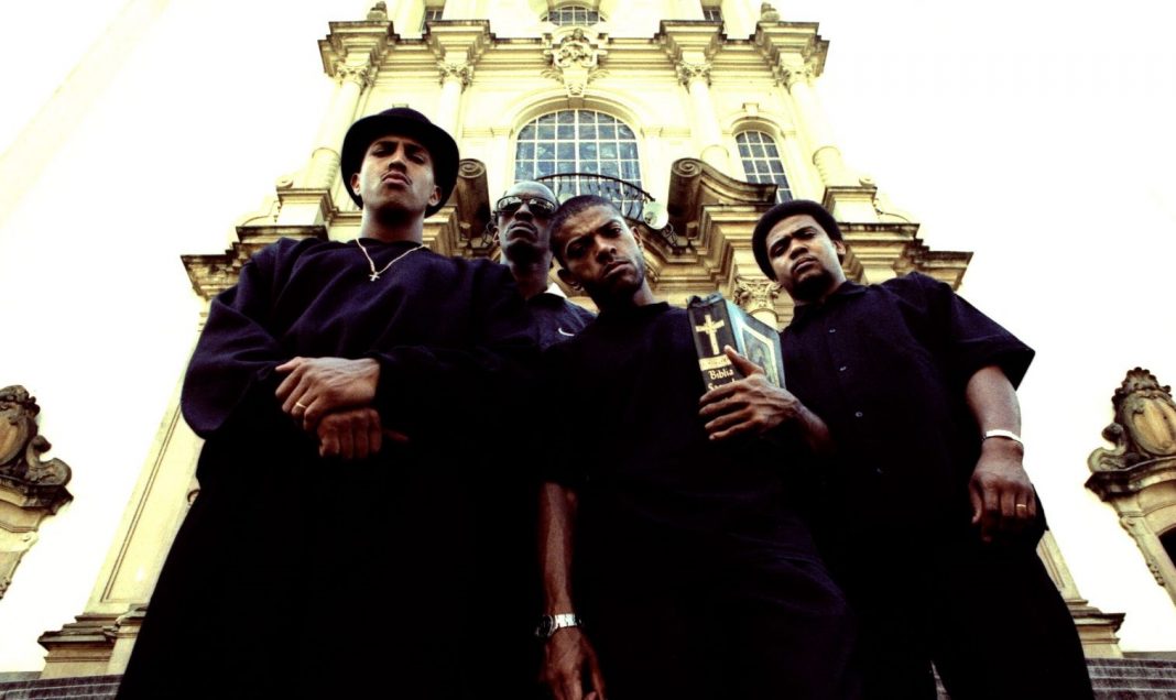 Os Racionais MCs, grupo de rap de São Paulo, consolidaram seu lugar na cultura nacional com o lançamento de Sobrevivendo no Inferno, há 27 anos. Foto: Klaus Mitteldorf