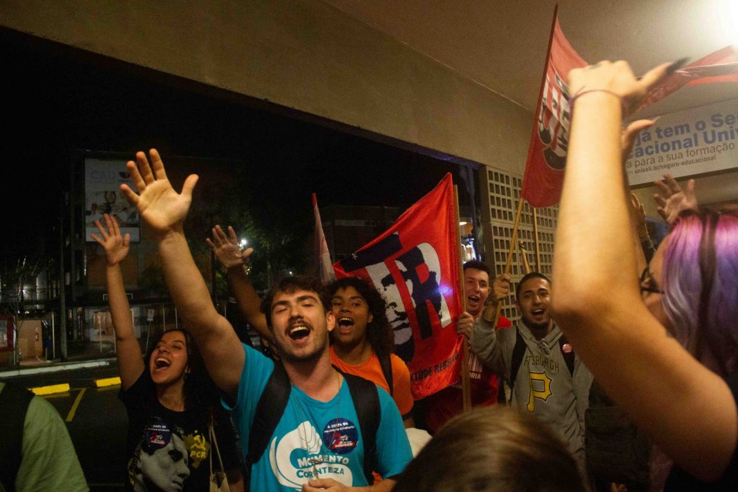 Correnteza e UJR na apuração de votos da eleição