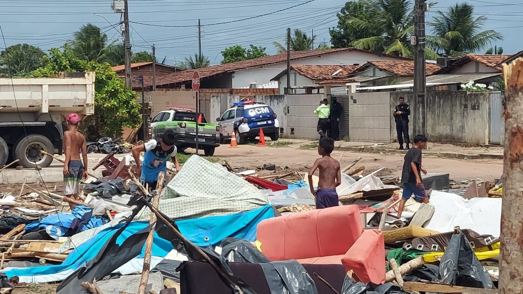 Prefeitura de João Pessoa despejou famílias que ocupavam terreno há 4 meses, mas não ofereceu alternativa de moradia. Foto: JAV/PB