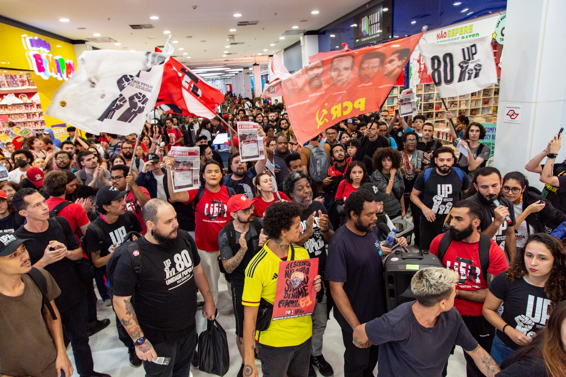 Manifestação organizada pela UP mobilizou centenas de pessoas só em São Paulo, e milhares em todo o país. Foto: Bia Borges (@bia.borgest)