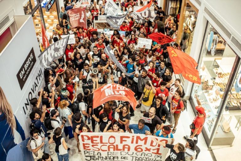 Manifestação pelo fim da escala 6x1 no Shopping Nova América, no Rio de Janeiro. Foto: JAV/RJ