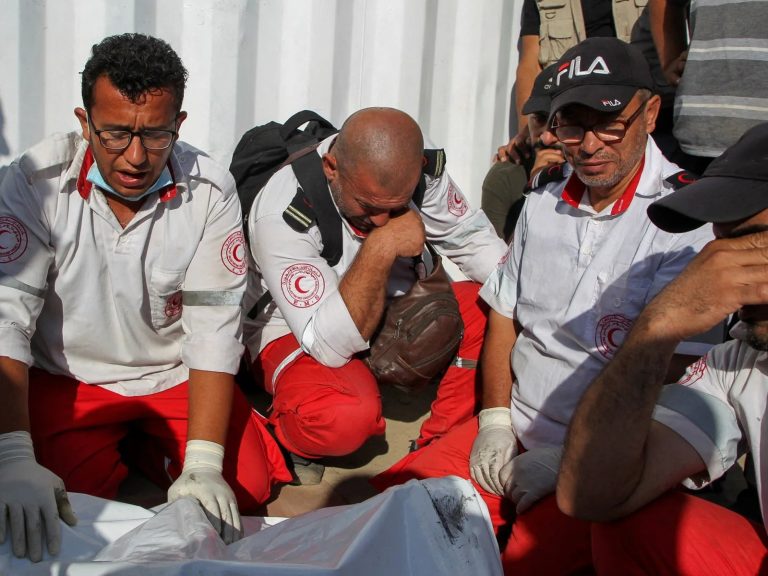Estado de Israel segue cometendo massacres na Palestina, como o recente assassinato de 14 trabalhadores do Crescente Vermelho. Foto: ATS