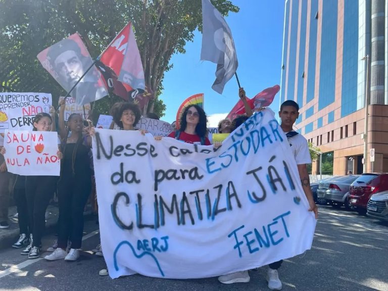 Estudantes lutam por climatização de escolas