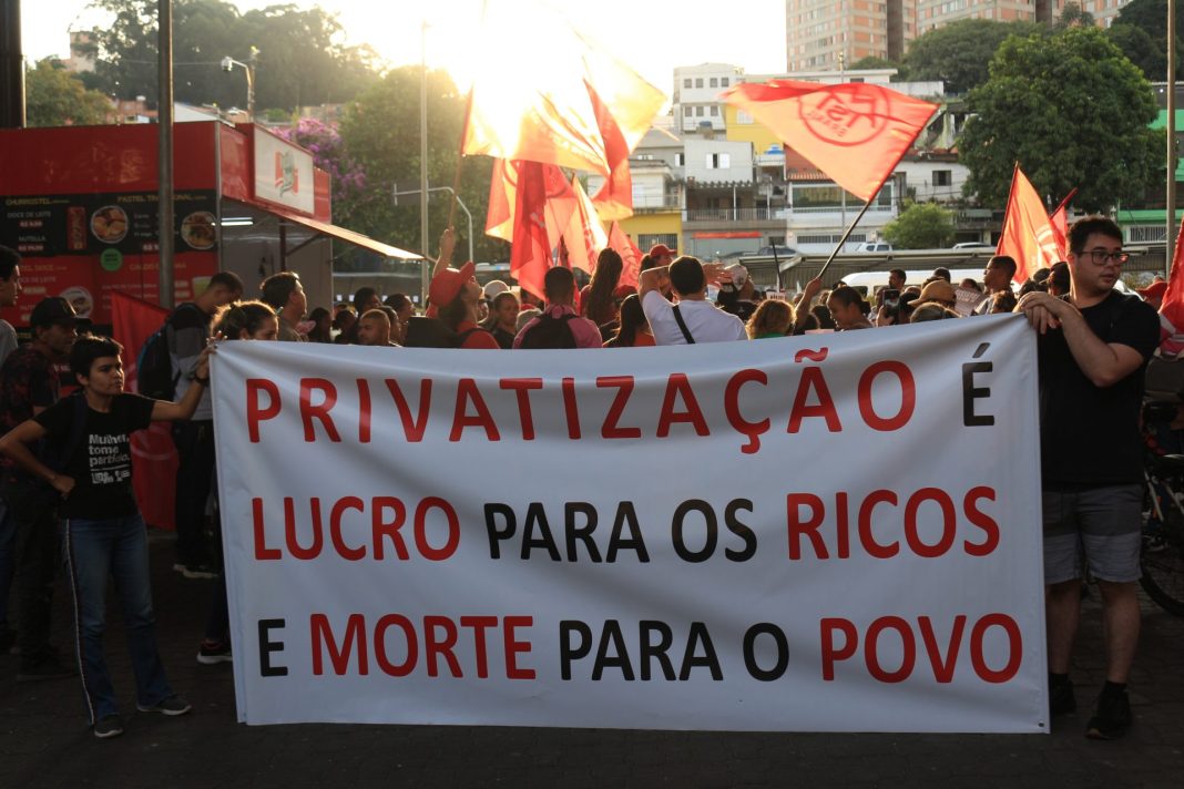 Manifestante organizam ato em repúdio à precarização do transporte e em memória à trabalhador vítima da privatização na linha Lilás. Foto: JAV/SP