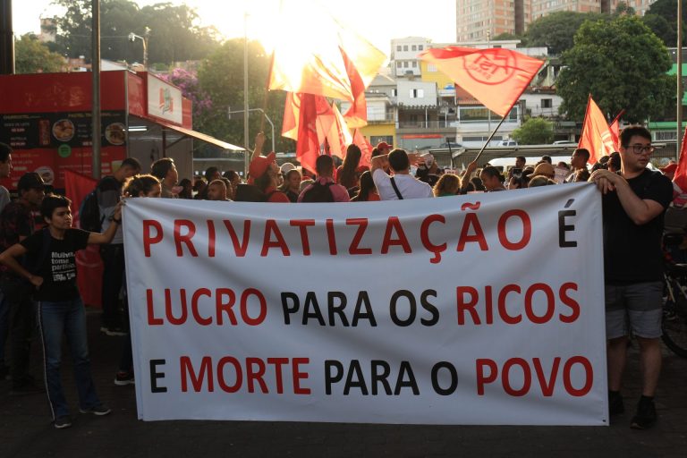 Manifestante organizam ato em repúdio à precarização do transporte e em memória à trabalhador vítima da privatização na linha Lilás. Foto: JAV/SP