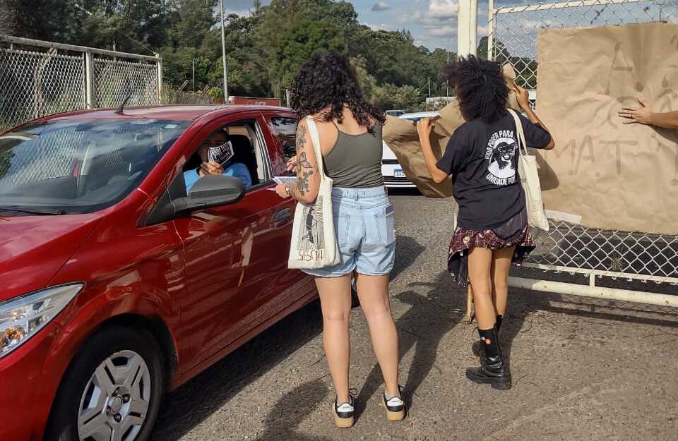 Trabalhadores organizados realizam panfletagens contra perseguição política. Foto: JAV/SP.