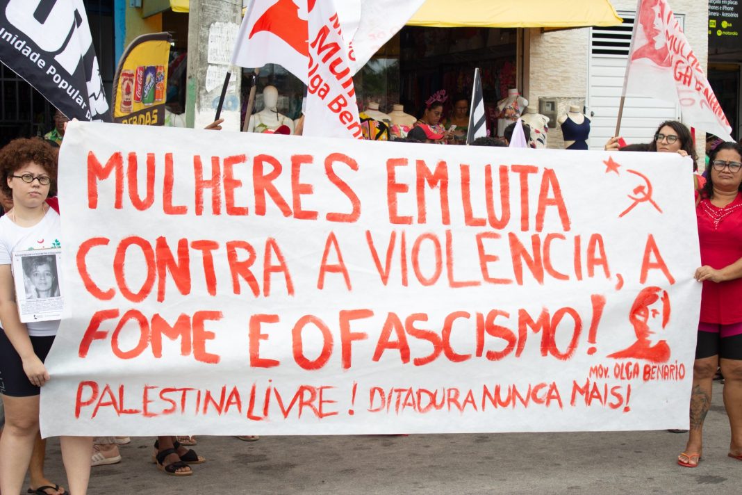 Mulheres em luta contra a violência, a fome o fascismo. Foto: João Romeu (JAV/RN)
